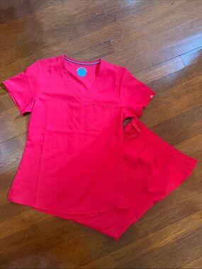 NWOT Women’s Red Scrub Set Zavate XS XXS
